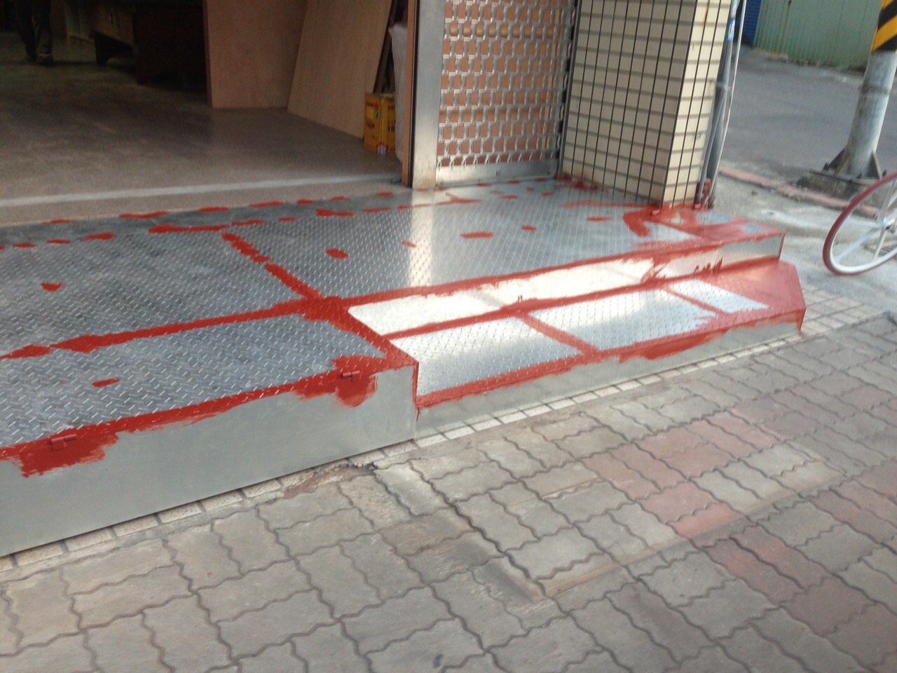 店家鐵件階梯圍幕