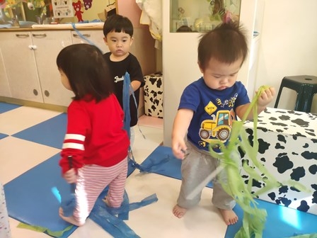 揮舞彩帶