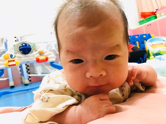 抬頭小娃