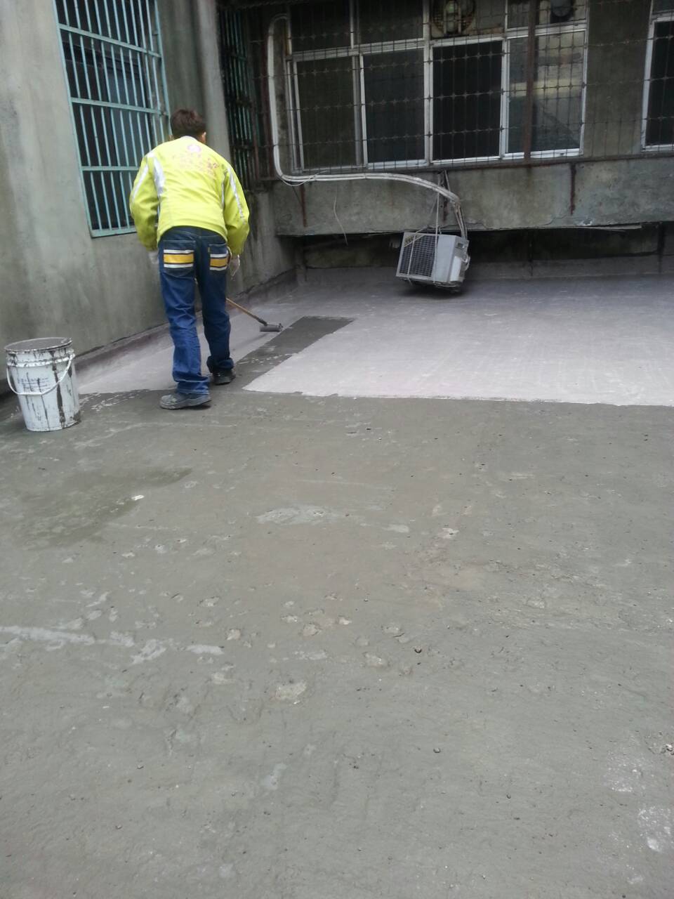 施工中