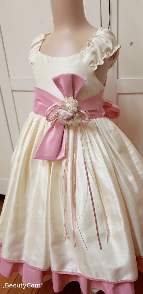 Keedie house兒童禮服出租/攝影造型/走秀表演/畢業造型/花童服出租~粉紅浪漫卡肩禮服100公分