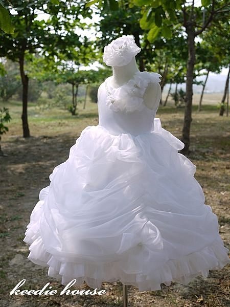 Keedie Hous兒童造型服出租/畢業造型/寫真攝影~手工禮服之白色戀人120