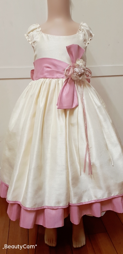 Keedie house兒童禮服出租/攝影造型/走秀表演/畢業造型/花童服出租~粉紅浪漫卡肩禮服100公分