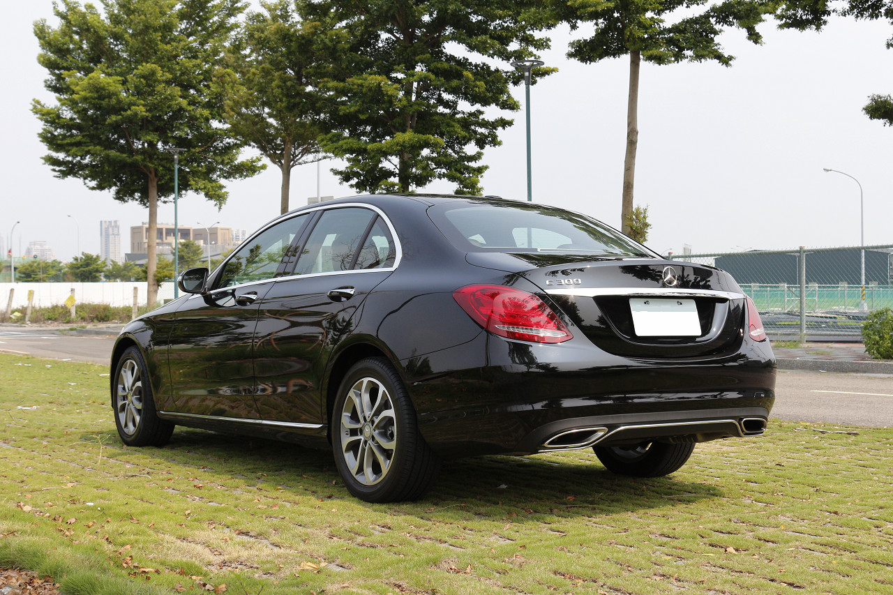 Mercedes-Benz : C-class W205 C300