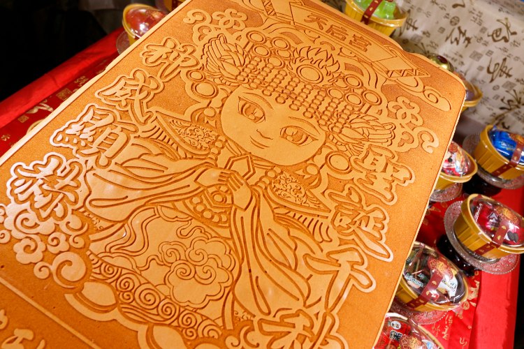 大尺寸Q版光雕蜂蜜蛋糕