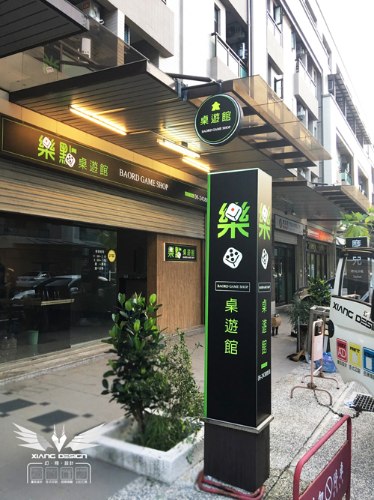 門楣中空板招牌+崁入式壓克力燈箱+壓克力小圓招+玻璃燈箱貼圖