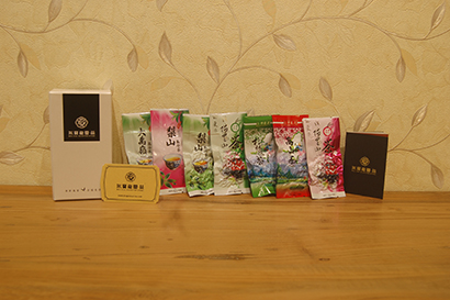 特惠1 福碗一個+大禹嶺1斤+紅土惠安沉十克--福碗祝福媽媽福慧雙修福德圓滿具足，用大禹嶺茶表達您感謝媽媽對您的無微不至照顧，沉粉讓媽媽供佛心想事成。