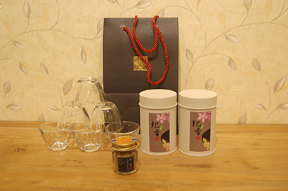 特惠3 日製手工玻璃吟釀茶碗6個+紀香茶150公克+上惠安半水沉10公克--希望祝福母親永遠有顆玲瓏剔透的心和藤原紀香般的美貌，沉粉讓媽媽供佛願媽媽心想事成。