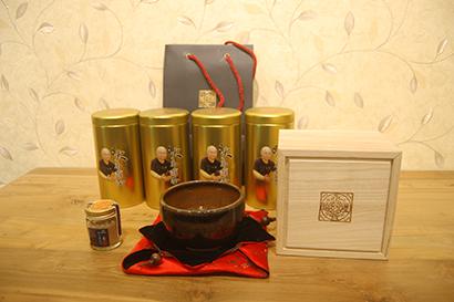 特惠1 福碗一個+大禹嶺1斤+紅土惠安沉十克--福碗祝福媽媽福慧雙修福德圓滿具足，用大禹嶺茶表達您感謝媽媽對您的無微不至照顧，沉粉讓媽媽供佛心想事成。
