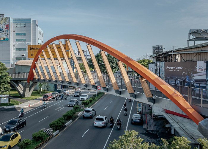 城鎮之心_潭心鐵馬空橋
