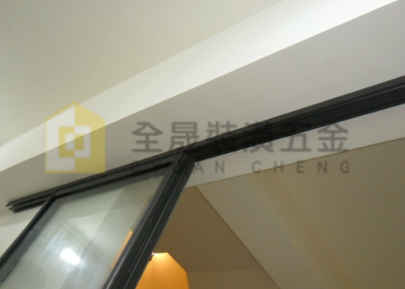 鋁框懸吊拉門.二門連動.黑框+清玻強化5mm+分隔條