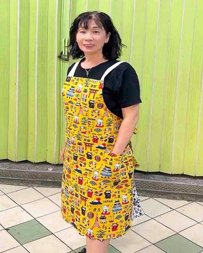 42攤黃色招財貓碎花圍裙3