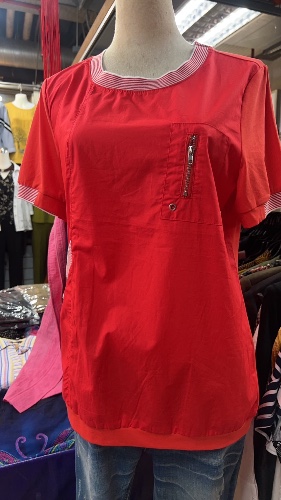 077ㄧ服飾百貨(紅色上衣）